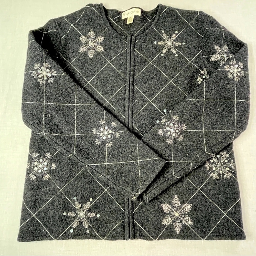 Casual Corner Wool Cardigan Gray Snowflake Embroidered Women’s M Winter Sweater